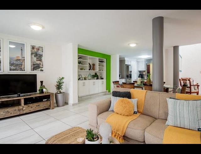 2 BEDROOM TOWNHOUSE FOR SALE IN OAKDENE